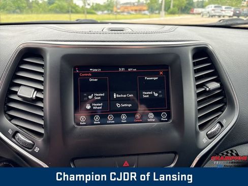 Used 2019 Jeep Cherokee Latitude w/ Cold Weather Group image 27