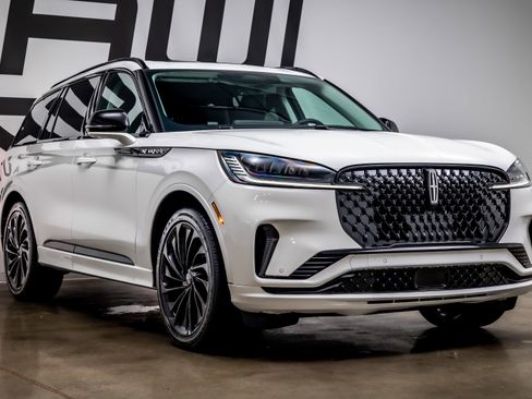 Used 2026 Lincoln Aviator Reserve w/ Jet Appearance Package RWD image 28
