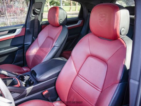 Used 2024 Porsche Cayenne S image 48