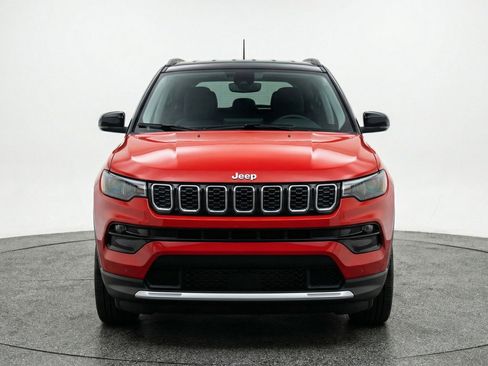 Used 2025 Jeep Compass Limited AWD/4WD image 2