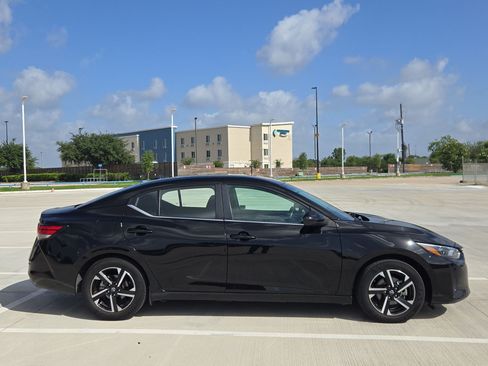 Used 2024 Nissan Sentra SV FWD image 2