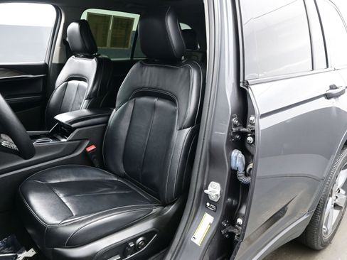 Used 2022 Jeep Grand Cherokee Limited image 12