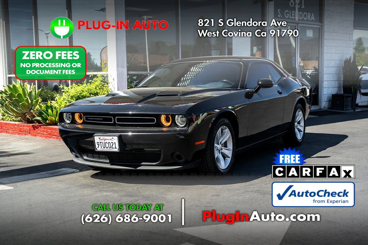 Used 2023 Dodge Challenger SXT RWD image 3