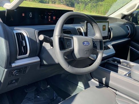 Used 2025 Ford Expedition Active AWD/4WD image 23