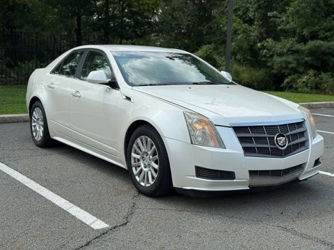 Used 2011 Cadillac CTS Luxury RWD image 3