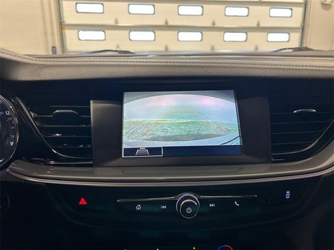 Used 2019 Buick Regal Preferred image 23