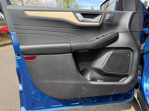 Used 2022 Ford Escape Titanium w/ Titanium Premium Package image 19