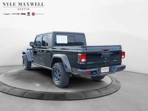 Used 2023 Jeep Gladiator Overland AWD/4WD image 14