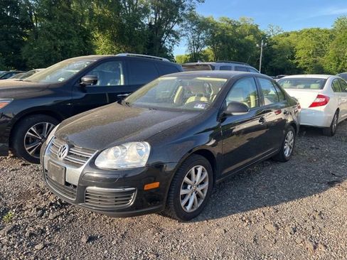 Used 2010 Volkswagen Jetta Limited Edition FWD image 2