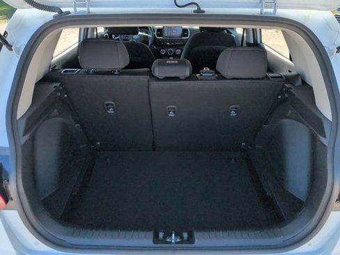 Used 2025 Hyundai Venue SEL FWD image 28