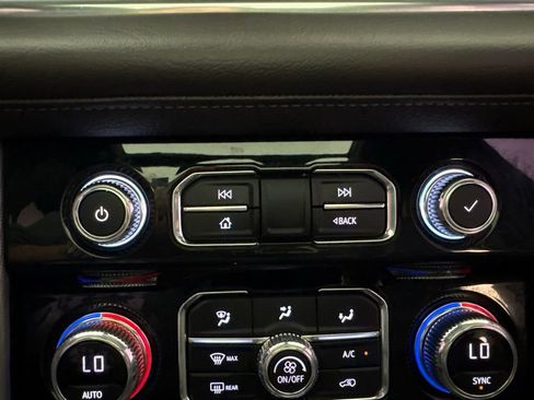 Used 2021 GMC Yukon Denali w/ Denali Premium Package AWD/4WD image 32