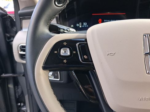 Certified 2025 Lincoln Corsair FWD image 17