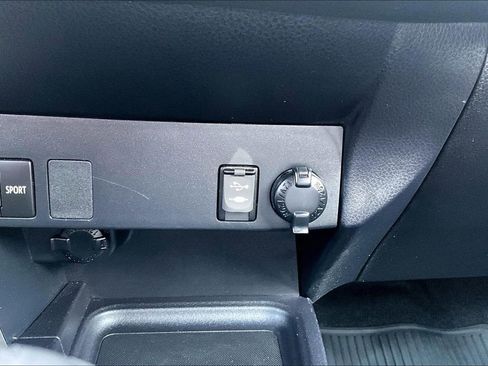 Used 2017 Toyota RAV4 LE w/ All Weather Liner Package AWD/4WD image 31