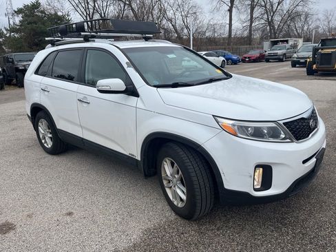 Used 2015 Kia Sorento LX image 1