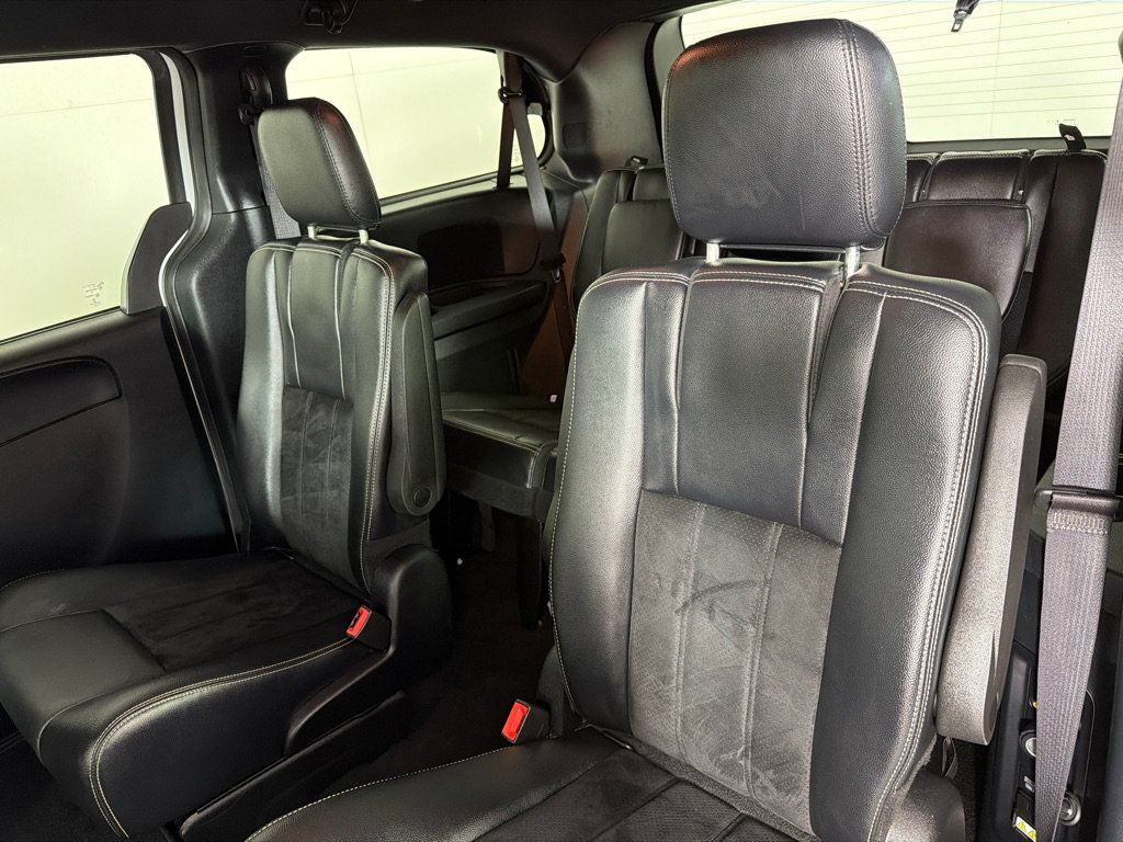 Used 2015 Dodge Grand Caravan SXT FWD image 17