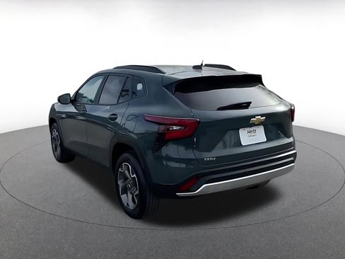 Used 2025 Chevrolet Trax LT w/ LT Convenience Package image 11