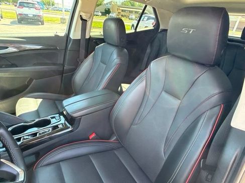 Used 2023 Buick Envision Essence w/ Sport Touring Package FWD image 11