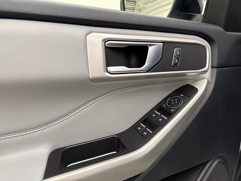 Used 2022 Ford Explorer XLT w/ Equipment Group 202A image 14