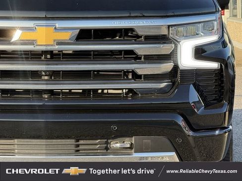 Used 2025 Chevrolet Silverado 1500 High Country w/ High Country Premium Package AWD/4WD image 4