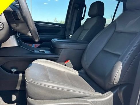 Used 2022 Chevrolet Tahoe Z71 w/ Luxury Package AWD/4WD image 7