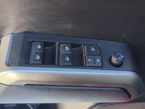 Used 2022 Toyota Tacoma SR5 RWD image 7