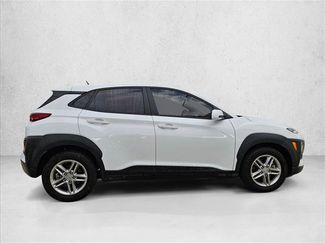 Used 2021 Hyundai Kona SE video 4