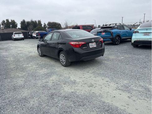 Used 2019 Toyota Corolla LE image 3