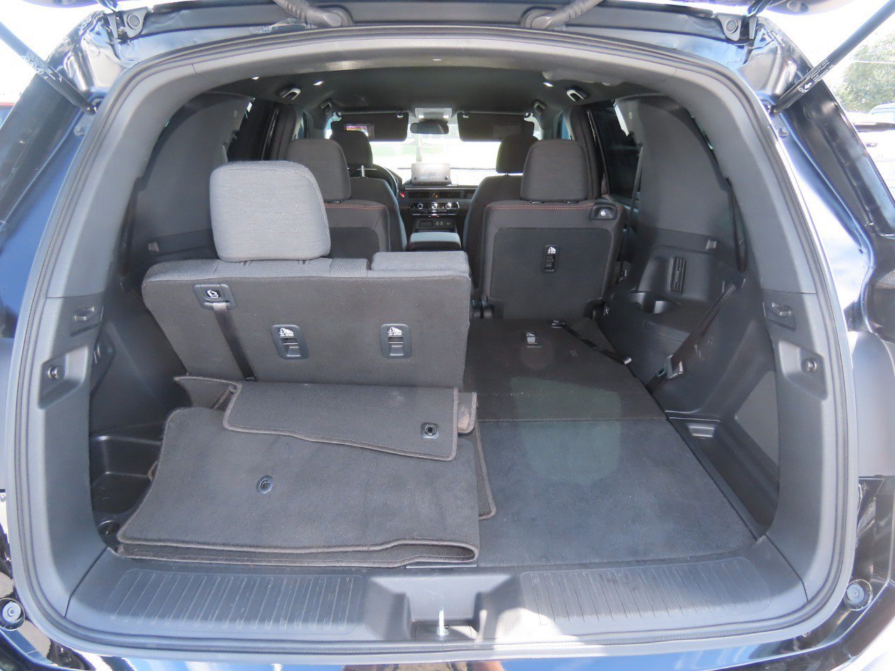 Used 2023 Honda Pilot Sport image 14