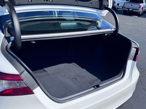 Used 2019 Toyota Camry LE w/ Carpet Mat Package FWD image 36