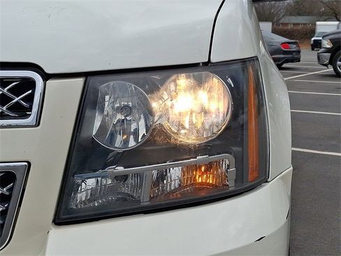 Used 2011 Chevrolet Suburban LTZ image 9