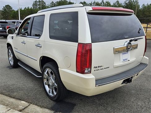 Used 2007 Cadillac Escalade AWD w/ Information Package image 9