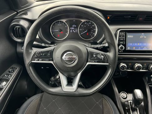 Used 2018 Nissan Kicks S image 14