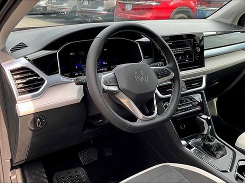 New 2025 Volkswagen Taos SE FWD image 8