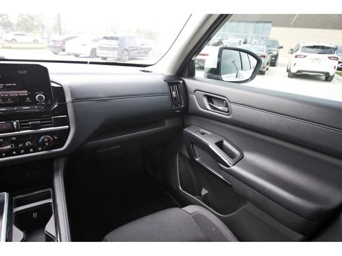 Used 2024 Nissan Pathfinder SV w/ SV Premium Package image 13