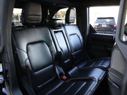 Used 2025 Ford Bronco Outer Banks image 14