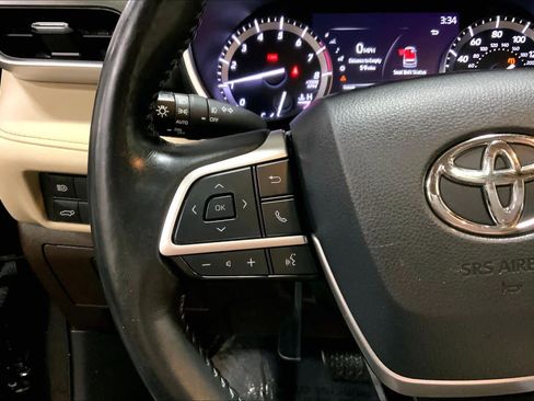 Used 2022 Toyota Highlander XLE image 25