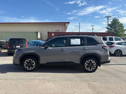 Used 2025 Subaru Forester Premium w/ Convenience Package #1 AWD/4WD image 4