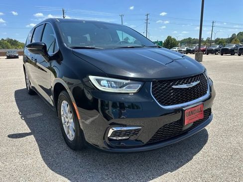 Certified 2025 Chrysler Pacifica Select FWD image 4