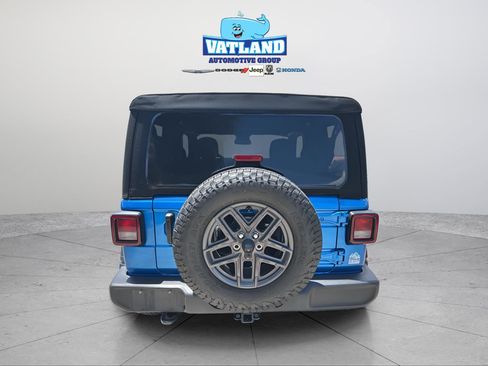 Used 2024 Jeep Wrangler Sport AWD/4WD image 4