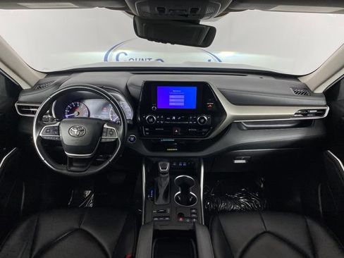 Used 2023 Toyota Highlander XLE AWD/4WD image 15