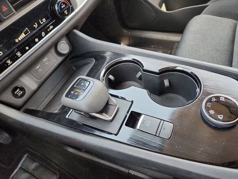 Used 2025 Nissan Rogue SV AWD/4WD image 25
