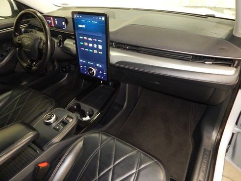 Used 2022 Ford Mustang Mach-E Select image 18
