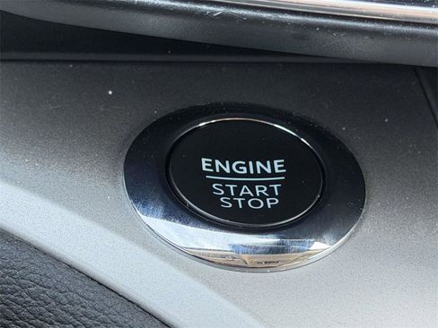 Used 2022 Ford Explorer XLT w/ Equipment Group 202A image 9