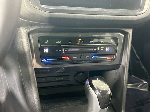 Used 2022 Volkswagen Tiguan SE image 15