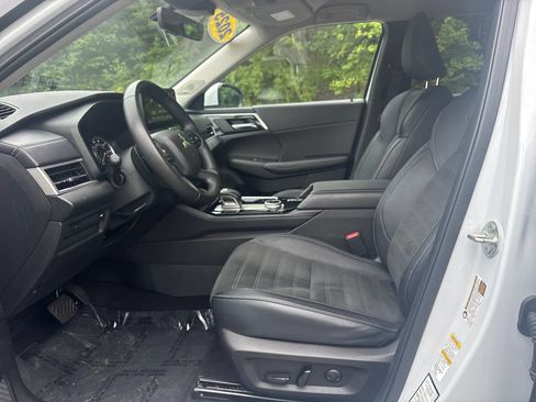 Used 2025 Mitsubishi Outlander SE FWD image 18