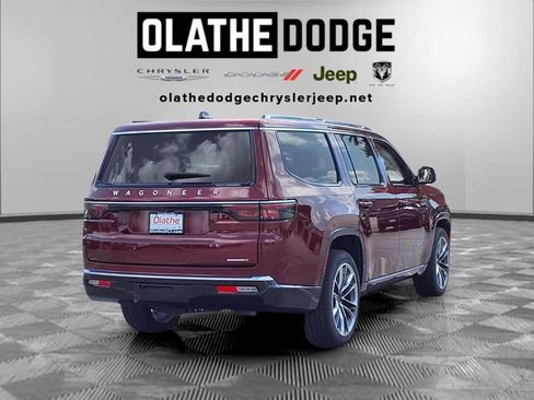 Certified 2024 Jeep Wagoneer Series III w/ Premium Group I AWD/4WD image 28