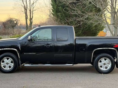Used 2010 Chevrolet Silverado 1500 LTZ w/ Z71 Appearance Package image 4