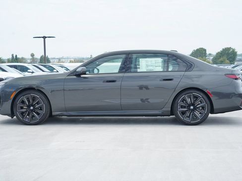 New 2026 BMW 740i w/ Premium Package RWD image 4