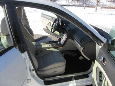 Used 2009 Subaru Legacy 2.5i Limited image 6