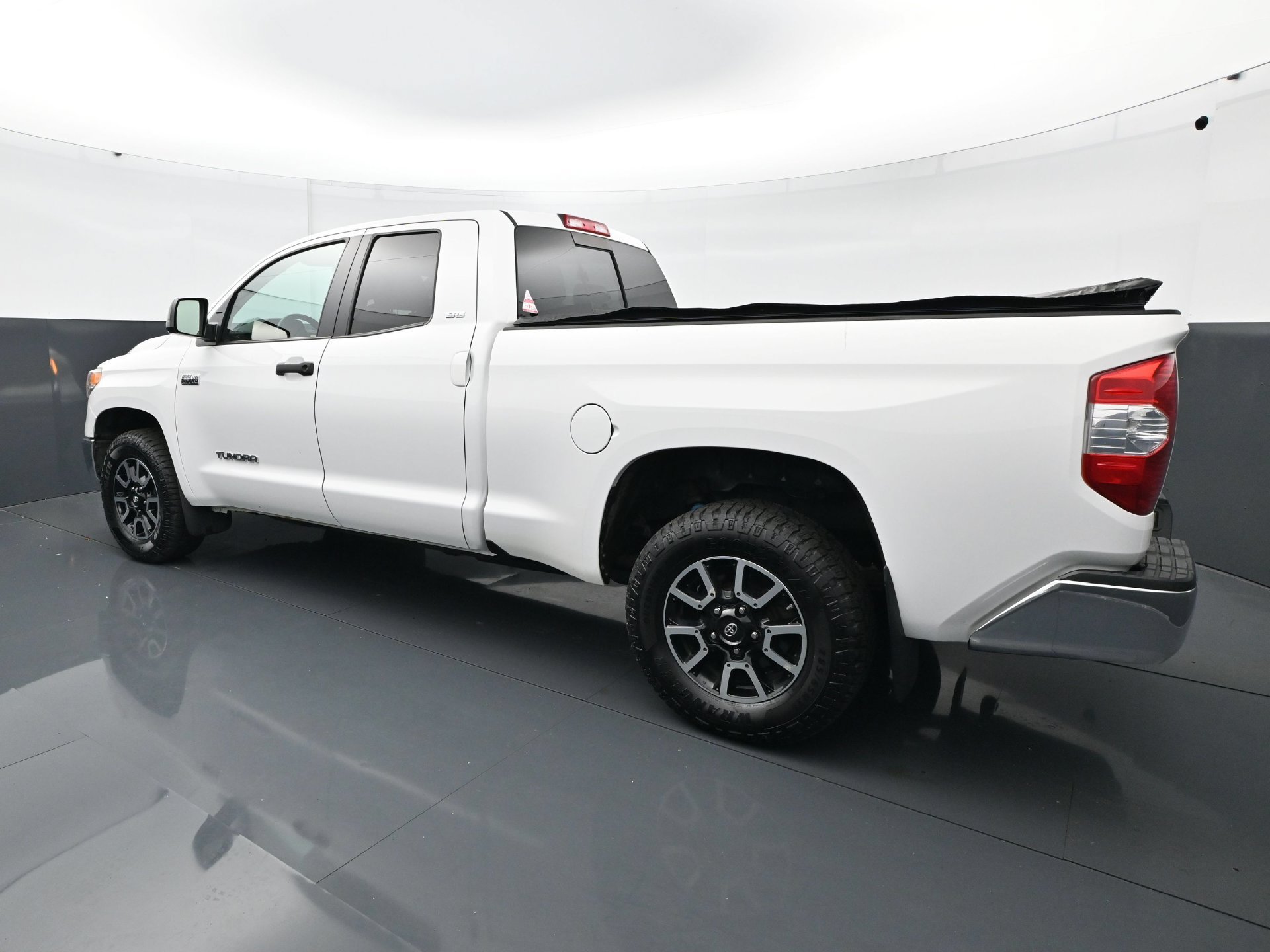 Used 2017 Toyota Tundra SR5 w/ TRD Off Road Package AWD/4WD image 4